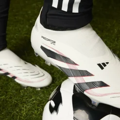 Predator Elite Laceless Firm Ground Football Boots