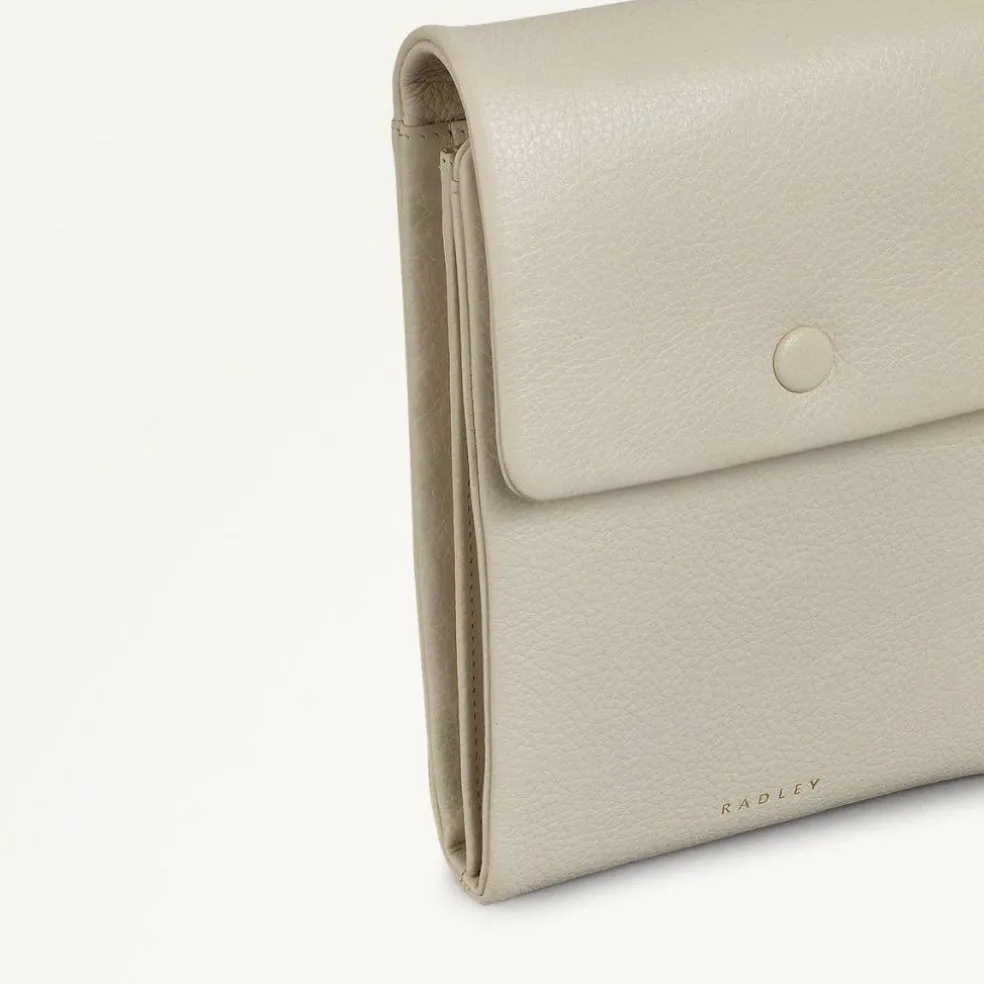 Women's Wallet On Chain